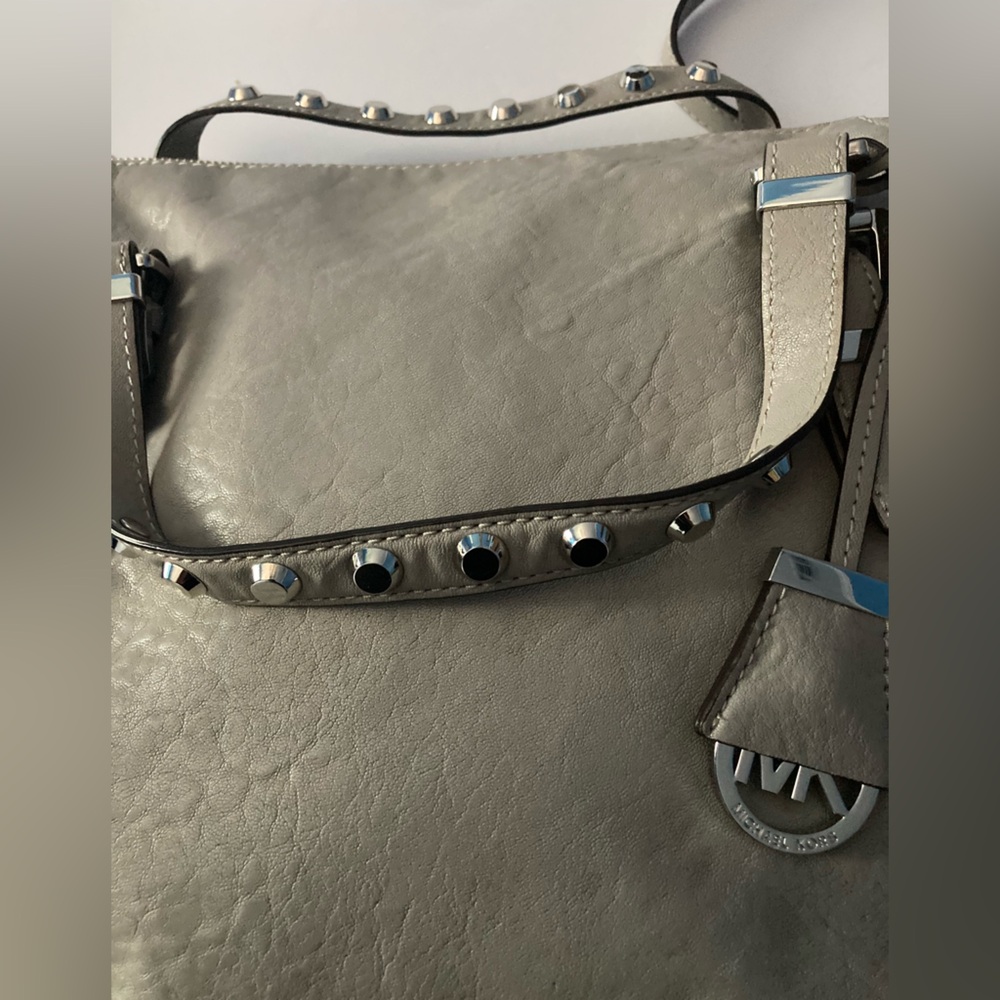 Michael Kors Gray leather bag with studded handles and Shoulder strap - Picture 5 of 13